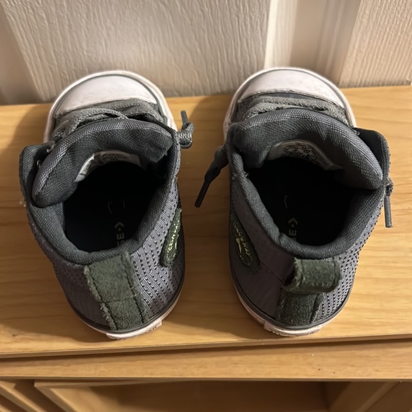 Gray and White Converse -like new. - Picture 5 of 8